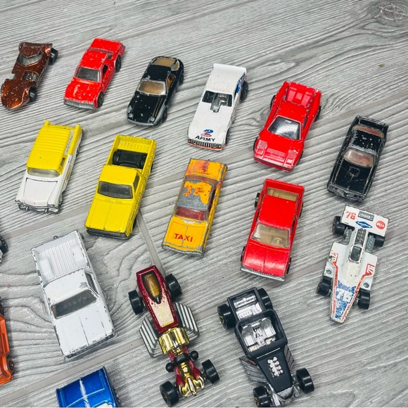 Vintage Lot of 44 matchbox , hot wheels & unbranded cars trucks collectible toys - Picture 7 of 9